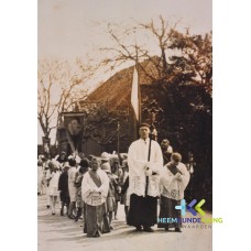 Lobith 1923 Processie met kruis Herman Verborg daar achter Th.Langenhof `de suisse`Coll. G.B.Janssen -HKR